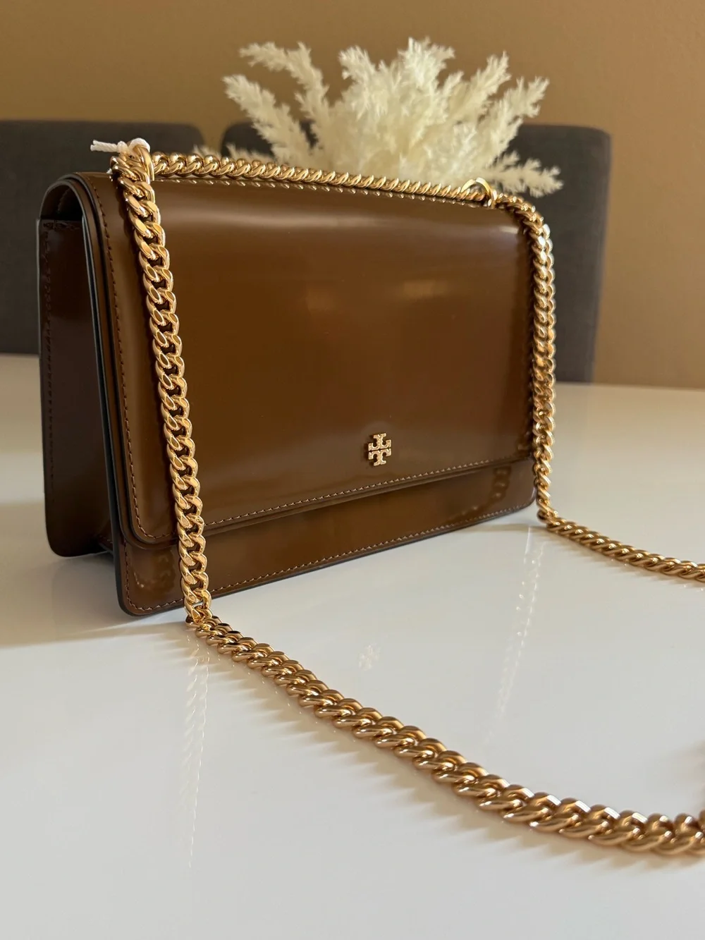 NWT TORY BURCH EMERSON SMOOTH FLAP ADJUSTABLE. SHOULDER BAG RICH WALNUT $550
